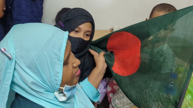 স্মৃতিসৌধে জয় বাংলা স্লোগান দিয়ে ৩ সন্তানসহ ডিবি হেফাজতে নারী