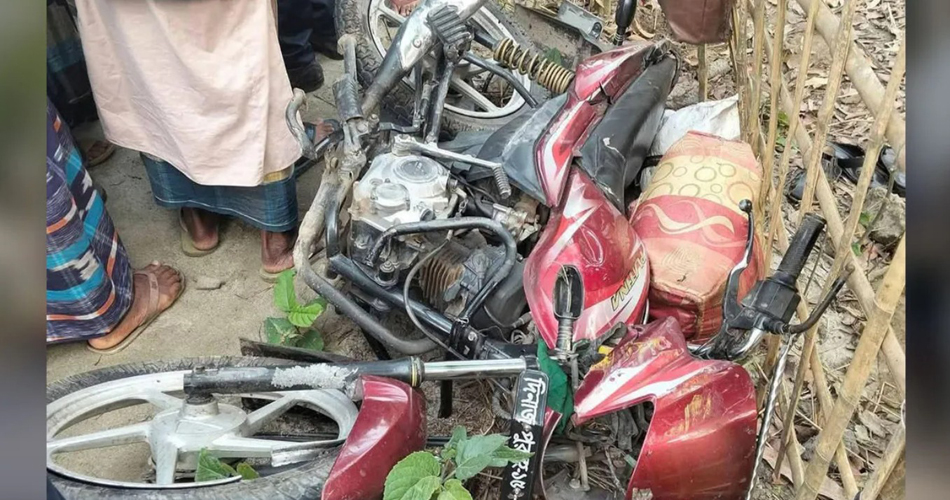 ঈদের ছুটিতে বাড়ি ফেরার পথে একই পরিবারের ৩ জন নিহত