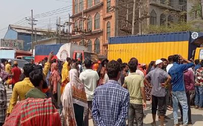 রূপগঞ্জে পোশাক শ্রমিকদের অসন্তোষ: ঢাকা-সিলেট মহাসড়ক অবরোধ করে বিক্ষোভ