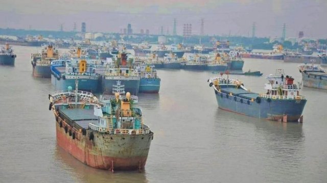 ডিজেল সরবরাহ কমেছে, লাইটার জাহাজ ও ডিপো পরিচালনায় সংকটের শঙ্কা