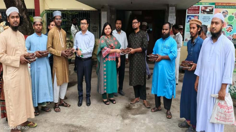 সৈয়দপুরের বিভিন্ন মাদ্রাসা-এতিমখানায় রিলিফের খেঁজুর বিতরণ