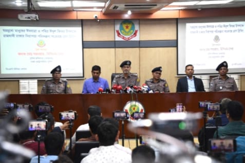 ঘরমুখো মানুষের ঈদযাত্রায় পর্যাপ্ত নিরাপত্তা ব্যবস্থা গ্রহণ করা হয়েছে: ডিএমপির ভারপ্রাপ্ত কমিশনার