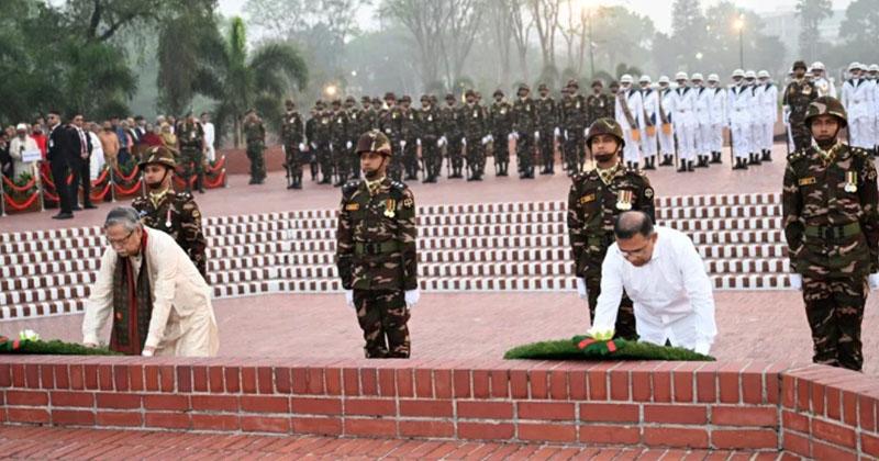 জাতীয় স্মৃতিসৌধে রাষ্ট্রপতি-প্রধানমন্ত্রীর শ্রদ্ধা নিবেদন