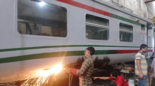 ঈদযাত্রায় ভোগান্তি কমাতে অতিরিক্ত বগি সংযুক্ত ট্রেনে