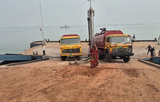 ঈদ যাত্রায় ভোগান্তির শঙ্কা দৌলতদিয়া-পাটুরিয়া নৌরুটে