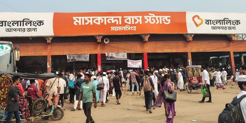 বাড়তি ভাড়ায় জিম্মি ময়মনসিংহ-ঢাকা রুটের যাত্রীরা