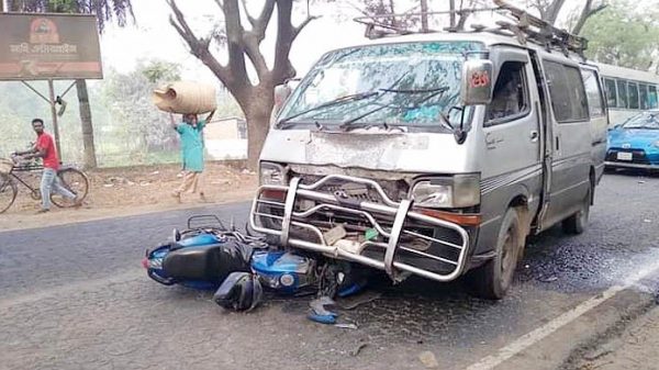 সাতকানিয়ায় ইজিবাইকে মাইক্রোবাসের ধাক্কায় নিহত ২,আহত ৫