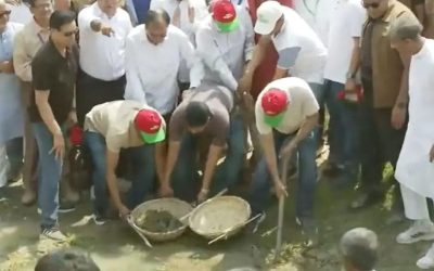 বাবার মতো মাটি কেটে খাল খনন কর্মসূচির উদ্বোধন করলেন প্রধানমন্ত্রী