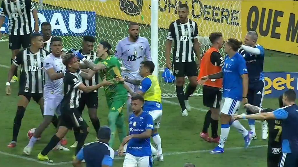 ব্রাজিলের ক্লাব ফুটবল ম্যাচে মারামারি, ২৩ জনকে লাল কার্ড!