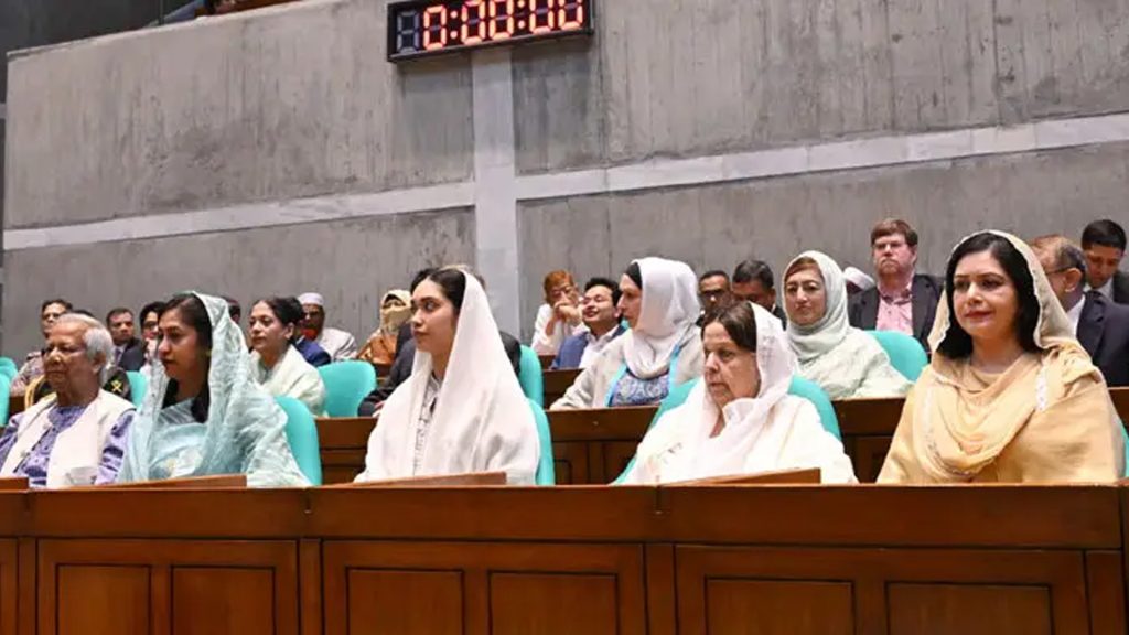 প্রথম অধিবেশন সংসদের ভিভিআইপি গ্যালারিতে ইউনূস