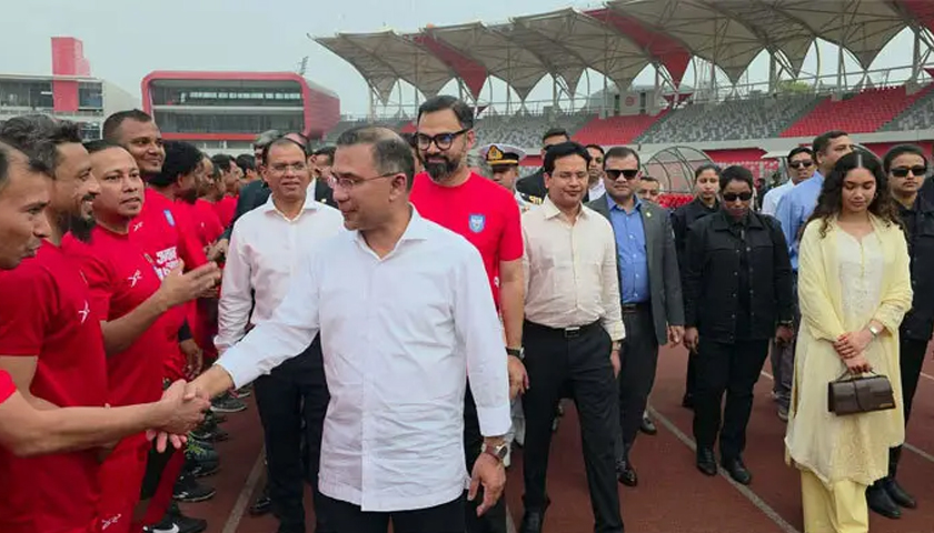 হঠাৎ জাতীয় স্টেডিয়ামে প্রধানমন্ত্রী