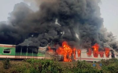 সীতাকুণ্ডে চলন্ত চট্টলা এক্সপ্রেস ট্রেনে আগুন