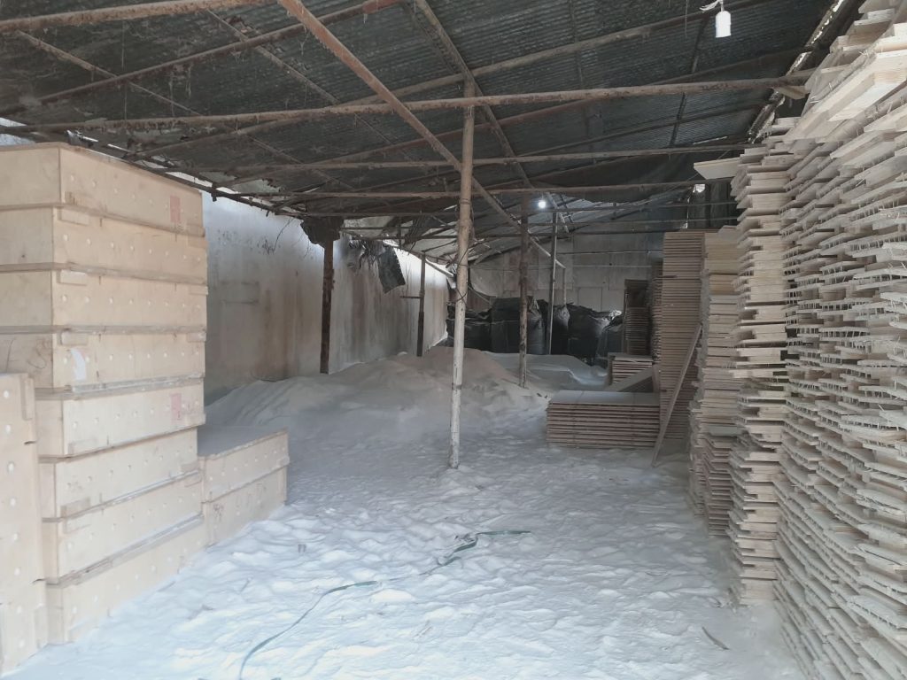 সীতাকুণ্ড কদমরসুল এলাকায় অবৈধ জিঙ্ক পাউডার মজুদ,প্রভাবশালীদের দাপটে চুপ প্রশাসন