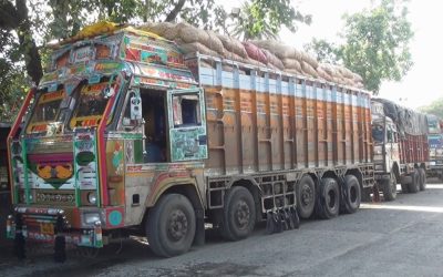 জ্বালানি সংকটে সোনামসজিদ স্থলবন্দরে স্থবিরতা,বেড়েছে ট্রাকের ভাড়া