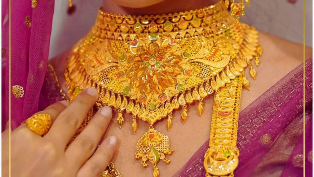 সোনার দাম আরও কমলো