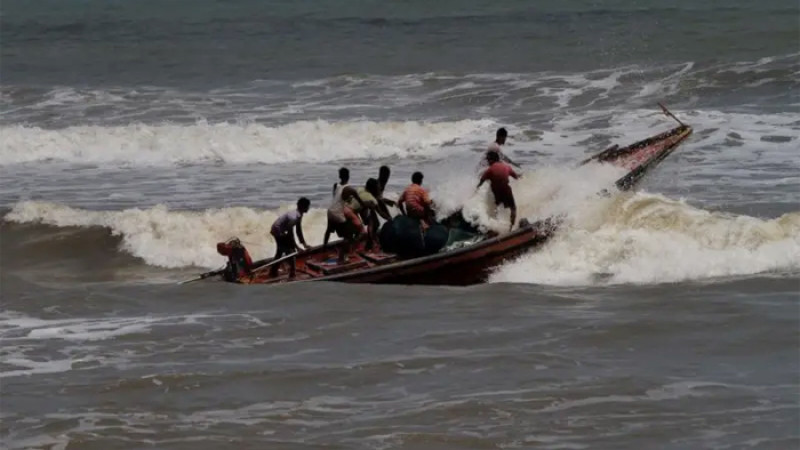 দুপুরের মধ্যে চার অঞ্চলে ঝড়ো হাওয়ার সতর্কতা, নদীবন্দরে ২ নম্বর সংকেত