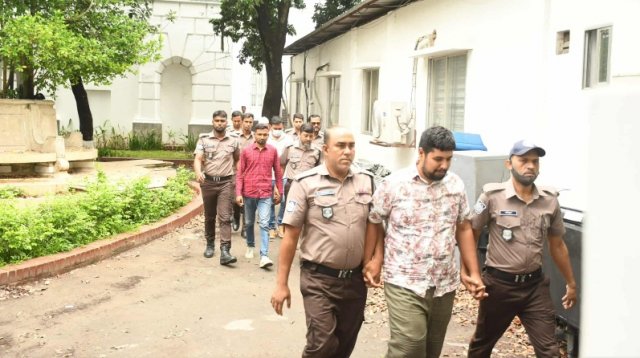 রায়ের পর ‘জয় বাংলা’ স্লোগান দিয়ে নির্দোষ দাবি আসামিদের