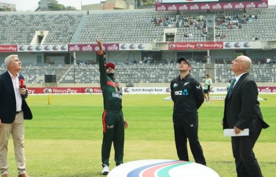 আবারও টস হেরেছে বাংলাদেশ, একাদশে সৌম্য