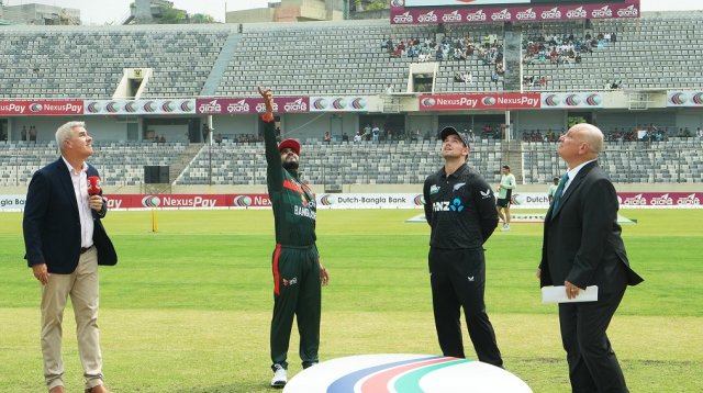 আবারও টস হেরেছে বাংলাদেশ, একাদশে সৌম্য