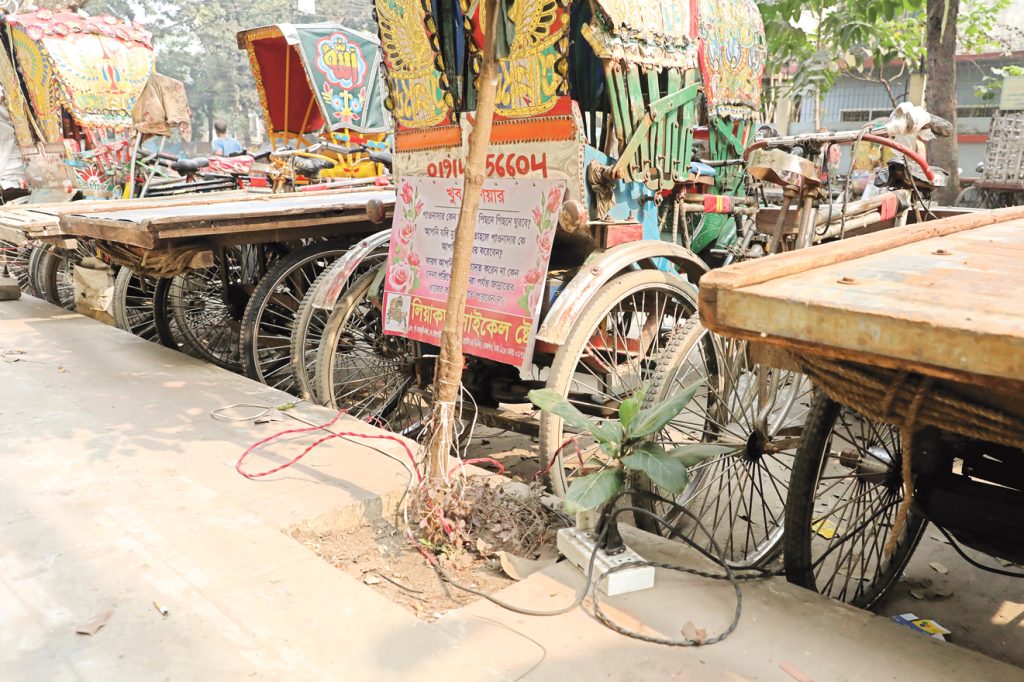 তেজগাঁও শিল্প এলাকা: হাজারো অটোরিকশার অবৈধ চার্জের কারবার