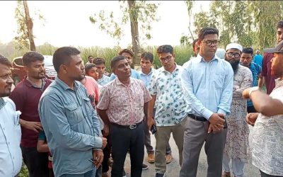 ফোনে অভিযোগ পেয়ে রাস্তার কাজে অনিয়ম ঠেকাতে ঘটনাস্থলে ডিসি