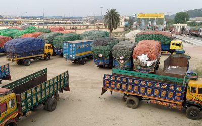 বেনাপোল স্থলবন্দরে ট্রাক থেকে পণ্য নামানোর সময় শ্রমিক নিহত