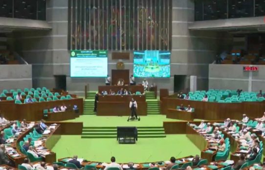 এমপিদের শুল্কমুক্ত গাড়ি আমদানির সুবিধা বাতিল করে বিল পাস