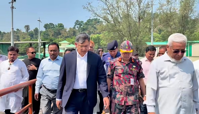 টেকনাফ স্থলবন্দর ঘুরে দেখলেন স্বরাষ্ট্রমন্ত্রী