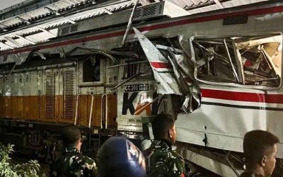 ইন্দোনেশিয়ায় দুই ট্রেনের সংঘর্ষে নিহত ১৪,আরও হতাহতের শঙ্কা