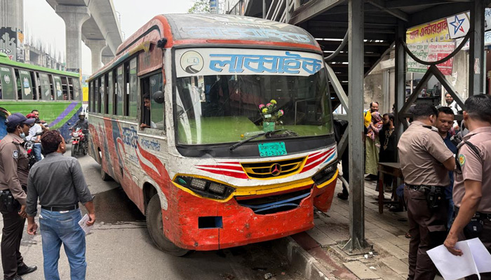 ফার্মগেইটে বাসের ধাক্কায় সিএনজি চালকের মৃত্যু