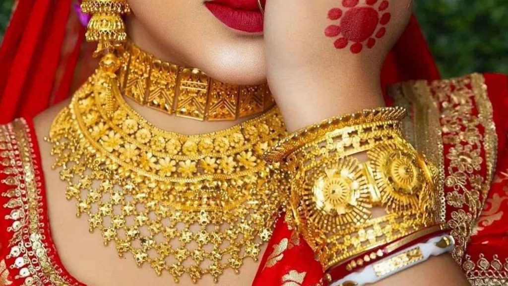 বিশ্ববাজারে সোনার দামে বড় পতন