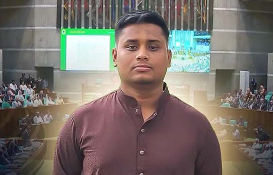 ট্যাক্স-ফ্রি নয়,সরকারি মালিকানাধীন গাড়ি চেয়েছি:হাসনাত আবদুল্লাহ