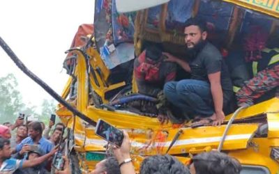 ট্রাক-পিকআপ সংঘর্ষে দুই মানুষের সঙ্গে মারা গেলো তিন ঘোড়াও