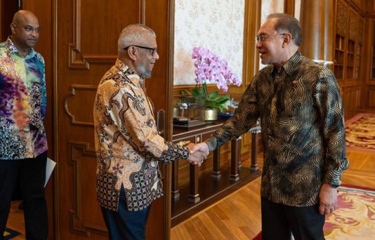 চাহিদা অনুযায়ী শ্রমবাজার খুলতে রাজি মালয়েশিয়া