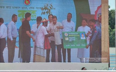 কিষাণ-কিষাণির হাতে উঠল কার্ড, মিলল আড়াই হাজার টাকা