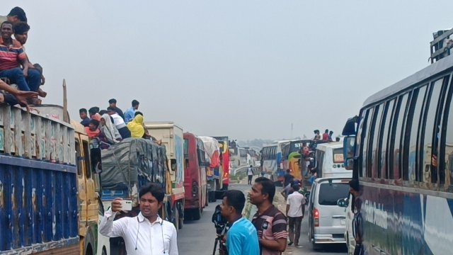 সিরাজগঞ্জে মহাসড়কে যানবাহনের চাপ দ্বিগুণ, নেই যানজট