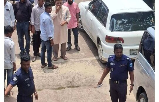 আদালত প্রাঙ্গণে বিএনপি নেতাকে লক্ষ্য করে গুলি, ২ জন গুলিবিদ্ধ