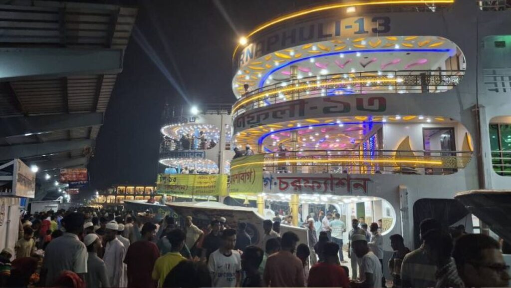 নৌপথে ঈদযাত্রা: নিরাপত্তা ও যাত্রীসেবায় কতটা প্রস্তুত সদরঘাট?