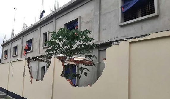 একে-৪৭ নিয়ে যৌথ বাহিনীর ক্যাম্পে হামলা, ৩০০ জনের এই বাহিনী কার?
