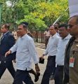 নিরাপত্তা কড়াকড়ি ভুলে জনতার কাতারে তারেক রহমান