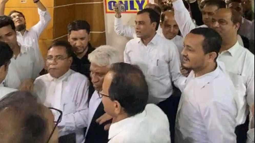 নির্বাচনে আওয়ামী লীগ–সমর্থক আইনজীবীদের মনোনয়নপত্র সংগ্রহে বাধা