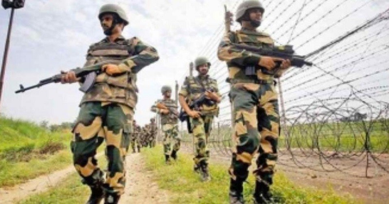 কসবা সীমান্তে বাংলাদেশিকে হত্যার পর মরদেহ নিয়ে গেলো বিএসএফ