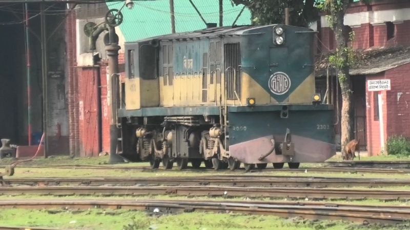 মেয়াদোত্তীর্ণ ইঞ্জিনে খুঁড়িয়ে চলছে লালমনিরহাট রেলসেবা