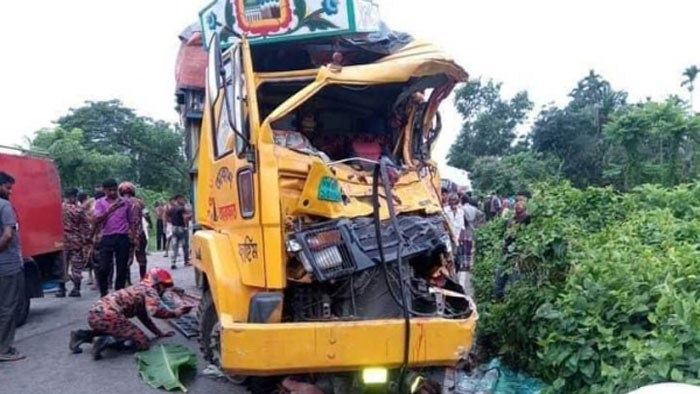 সিলেটে ট্রাক-পিকআপ সংঘর্ষে নিহত ৭