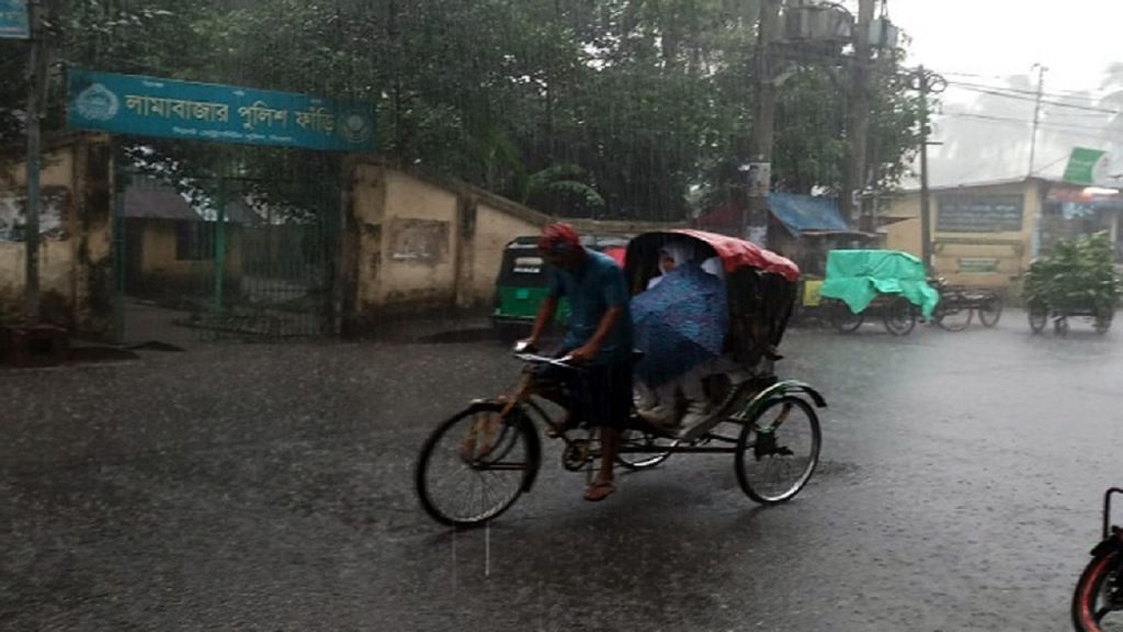 সিলেটে সকাল থেকে মুষলধারে বৃষ্টি