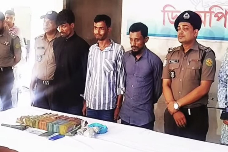 গির্জায় ঢুকে ‘ফাদারের’ হাত-পা বেঁধে আড়াইলাখ টাকা লুট, গ্রেপ্তার ৩