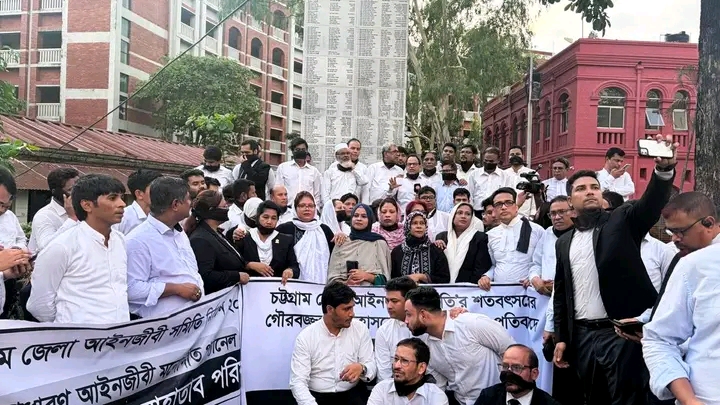 ভোটে বিএনপি, বর্জন করে আ.লীগ-জামায়াতপন্থীদের বিক্ষোভ