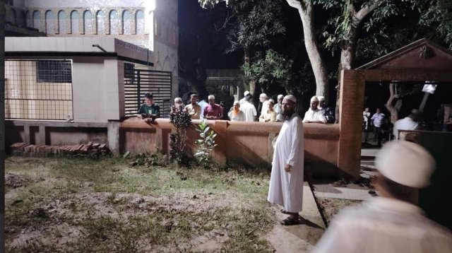 দাদা-দাদির কবরের পাশে রামিসাকে দাফন, কাঁদছেন এলাকাবাসীও