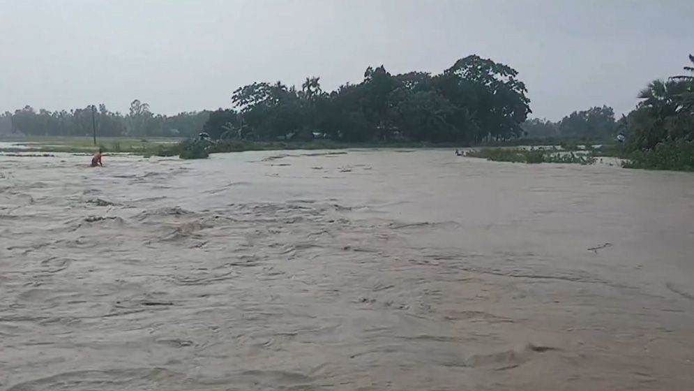 পাহাড়ি ঢলে বাড়ছে পানি, প্লাবিত হচ্ছে নিম্নাঞ্চল