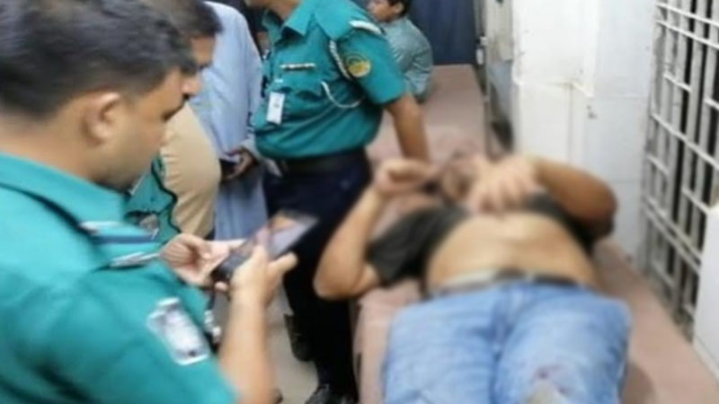 মাদক কারবারিদের হামলায় আহত দুই পুলিশ, হাতকড়া পরেই পালালেন আসামি